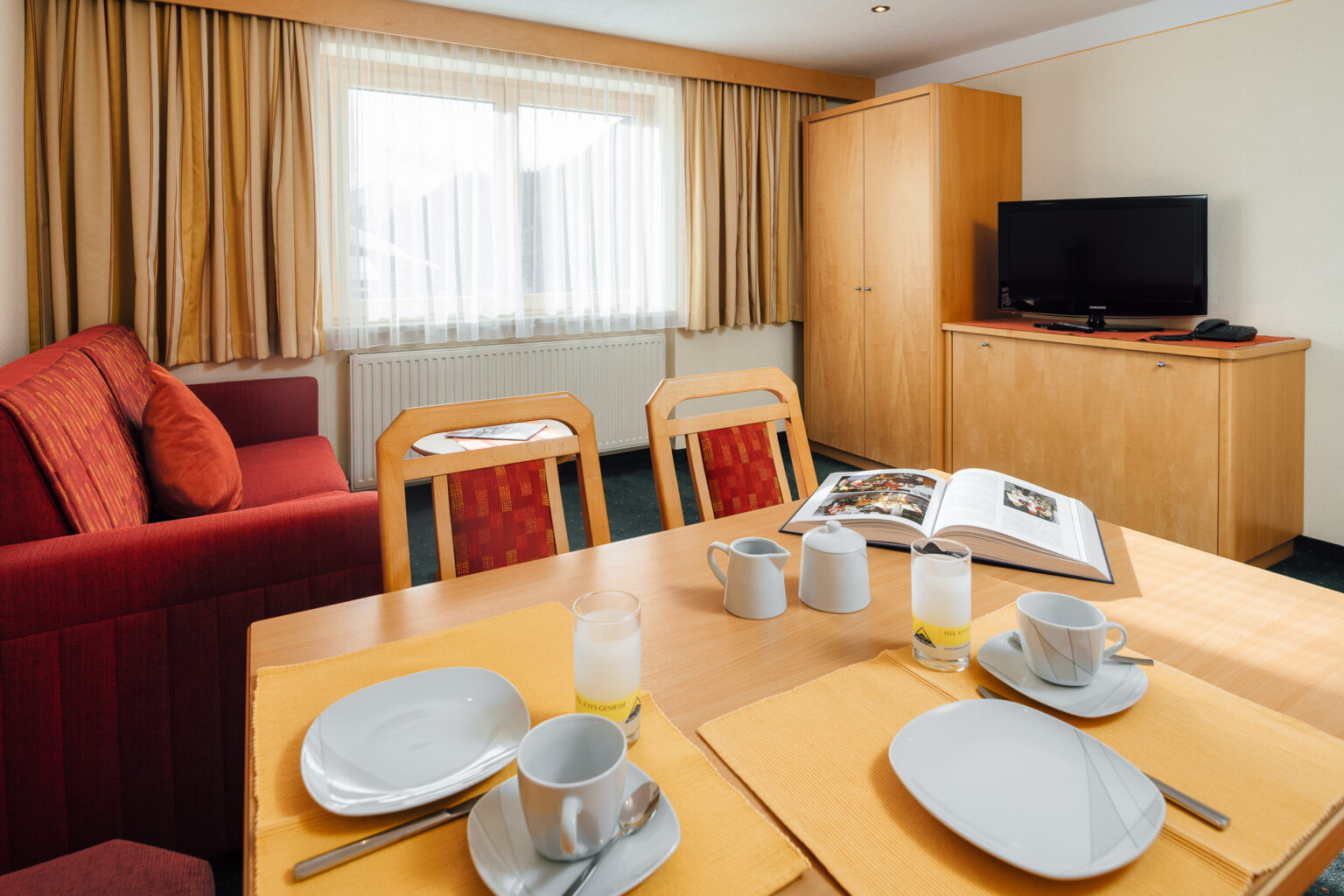 Wohnzimmer mit Essbereich