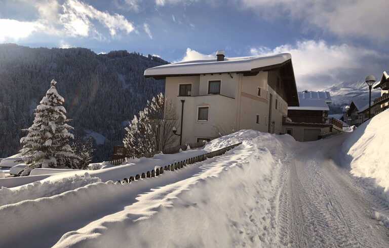 Hausansicht Ost Winter