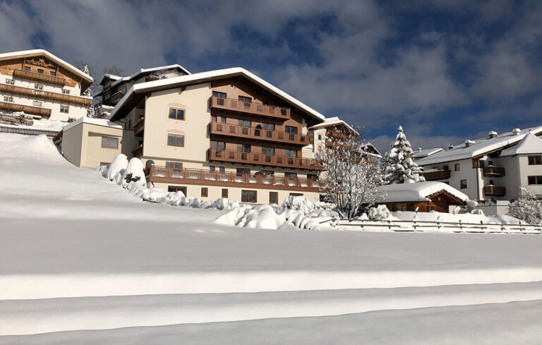 Hausansicht West/Süd Winter