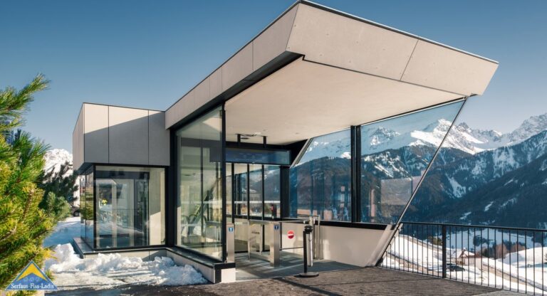 Dorfbahn Station Parkplatz